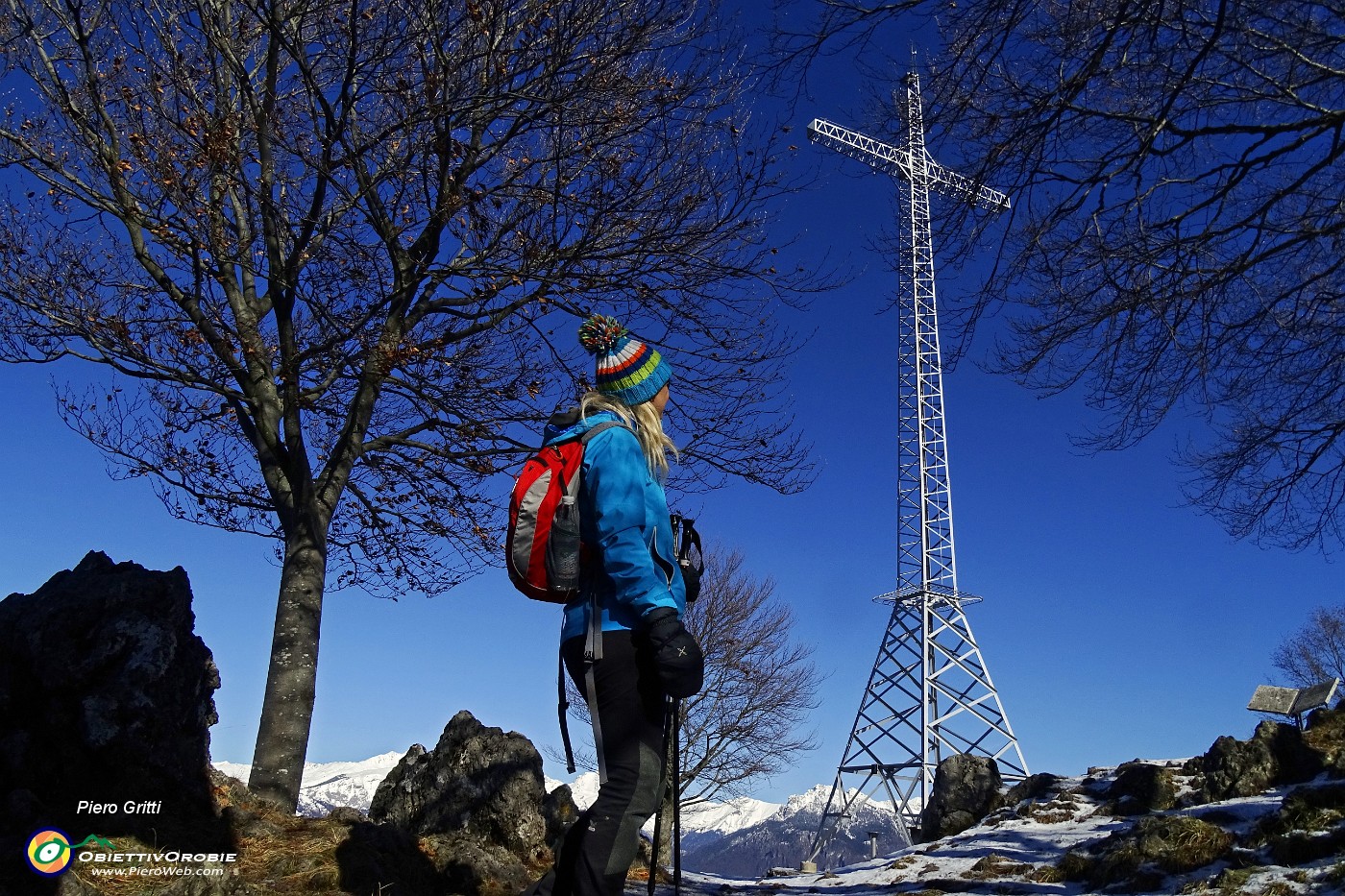 02 Alla croce di vetta del Monte Zucco (1232 m).JPG -                                